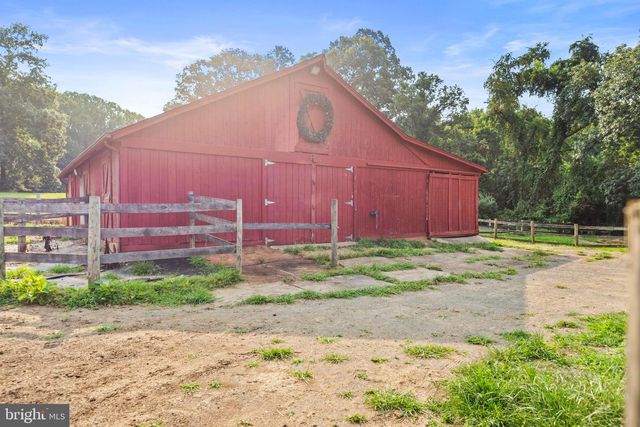 6907 CLIFTON RD, Clifton, VA 20124