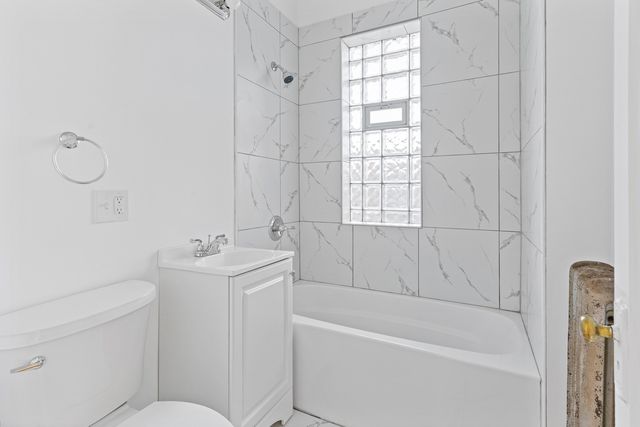 10342 S Calumet Avenue 3, Chicago, IL 60628