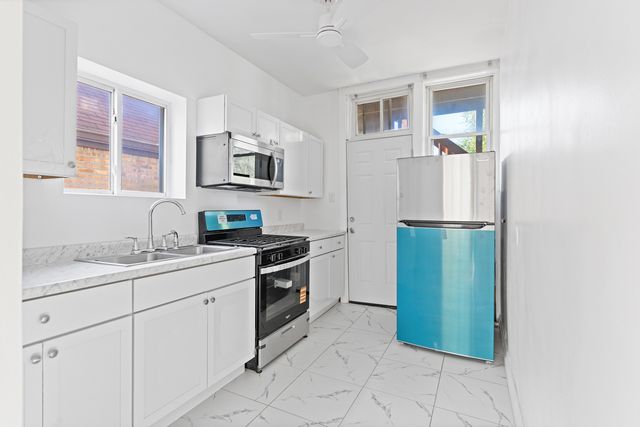 10342 S Calumet Avenue 3, Chicago, IL 60628