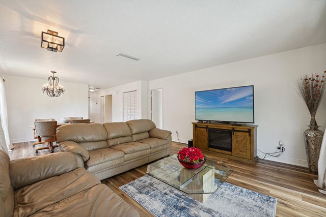 21650 Juego Circle 24b, Boca Raton, FL 33433