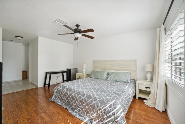 21650 Juego Circle 24b, Boca Raton, FL 33433