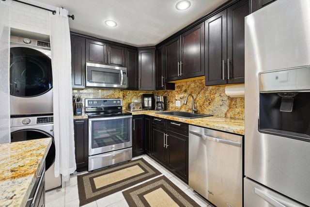 21650 Juego Circle 24b, Boca Raton, FL 33433