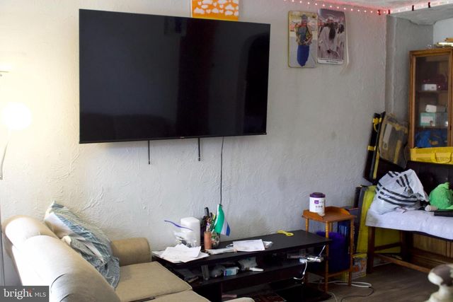 3042 WALDORF AVE, Camden, NJ 08105