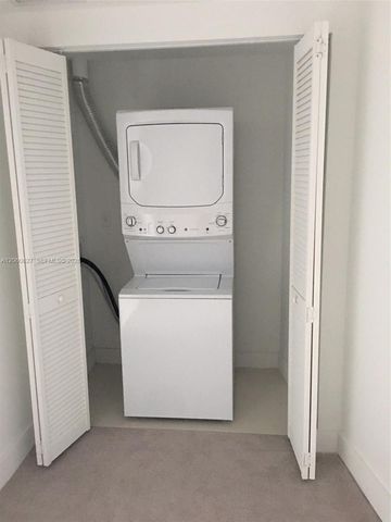 121 NE 34th St 914, Miami, FL 33137