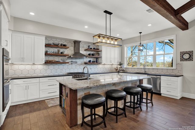 308 Oakhaven Lane, Fredericksburg, TX 78624