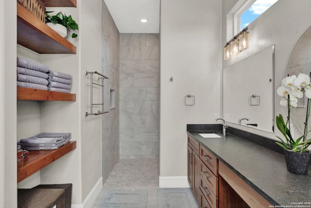 308 Oakhaven Lane, Fredericksburg, TX 78624