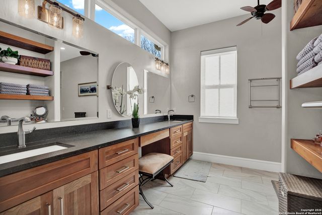 308 Oakhaven Lane, Fredericksburg, TX 78624