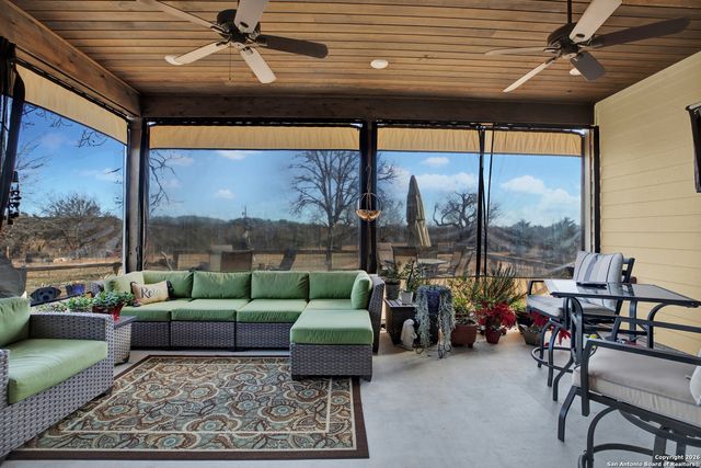 308 Oakhaven Lane, Fredericksburg, TX 78624