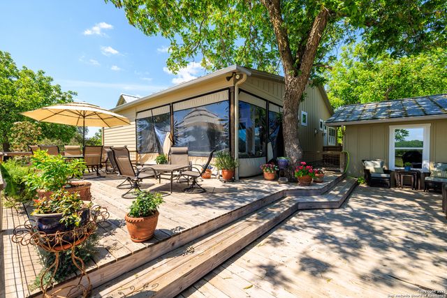 308 Oakhaven Lane, Fredericksburg, TX 78624