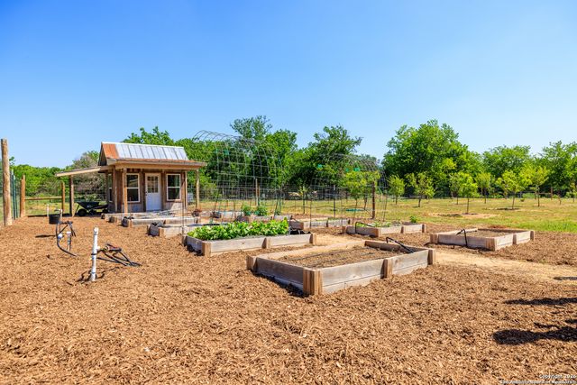 308 Oakhaven Lane, Fredericksburg, TX 78624