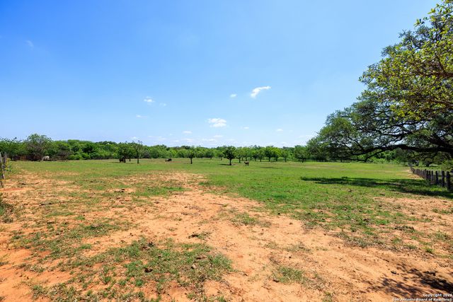 308 Oakhaven Lane, Fredericksburg, TX 78624