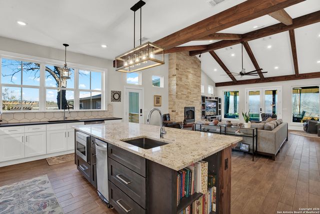 308 Oakhaven Lane, Fredericksburg, TX 78624