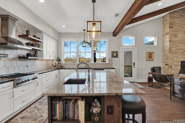 308 Oakhaven Lane, Fredericksburg, TX 78624