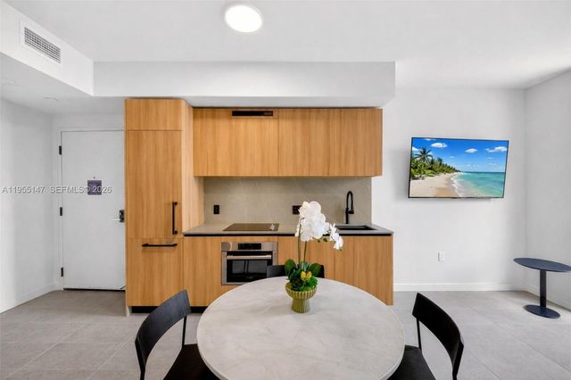 121 NE 5th Street 1913, Miami, FL 33132