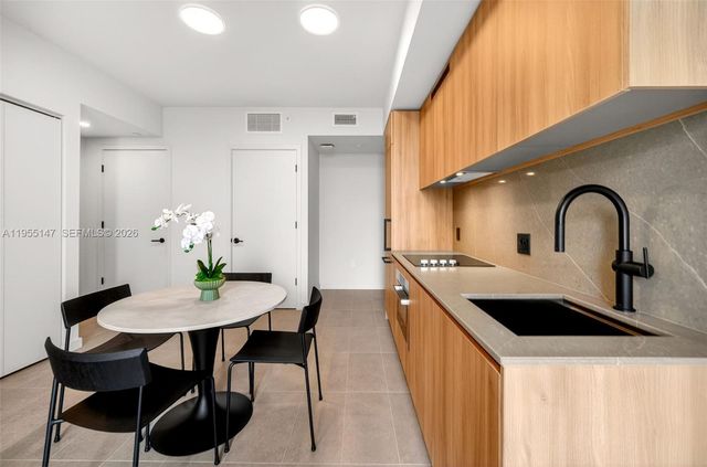 121 NE 5th Street 1913, Miami, FL 33132