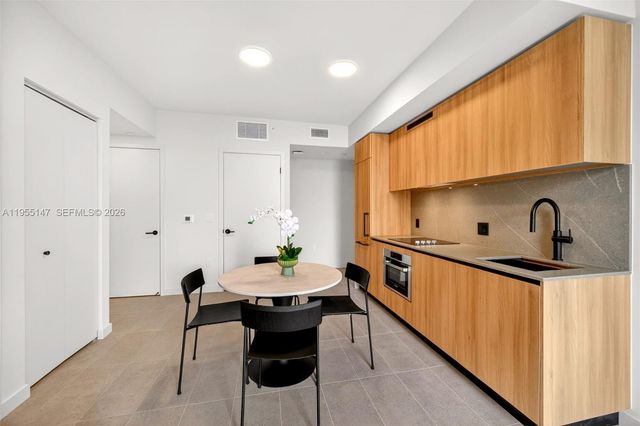 121 NE 5th Street 1913, Miami, FL 33132