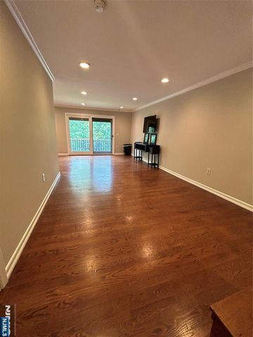 220 Butternut Drive, Wayne, NJ 07470