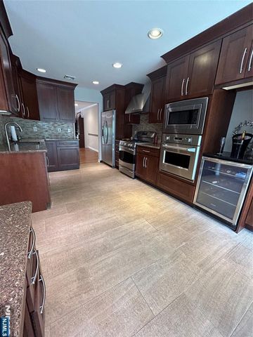 220 Butternut Drive, Wayne, NJ 07470