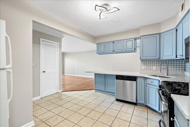 5300 Carriageway Drive 207, Rolling Meadows, IL 60008