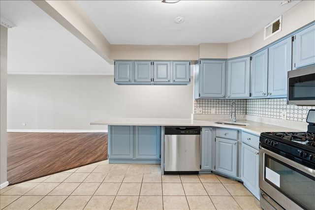 5300 Carriageway Drive 207, Rolling Meadows, IL 60008