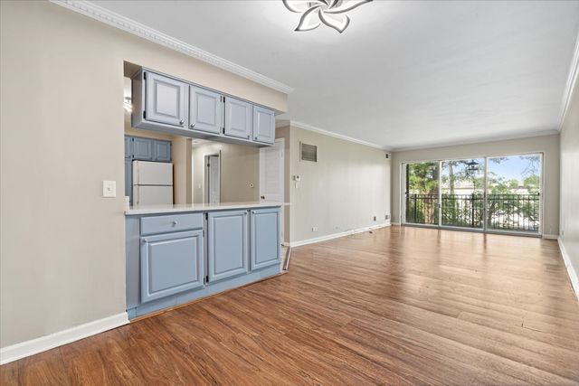 5300 Carriageway Drive 207, Rolling Meadows, IL 60008