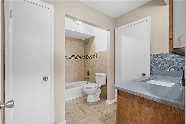 5300 Carriageway Drive 207, Rolling Meadows, IL 60008