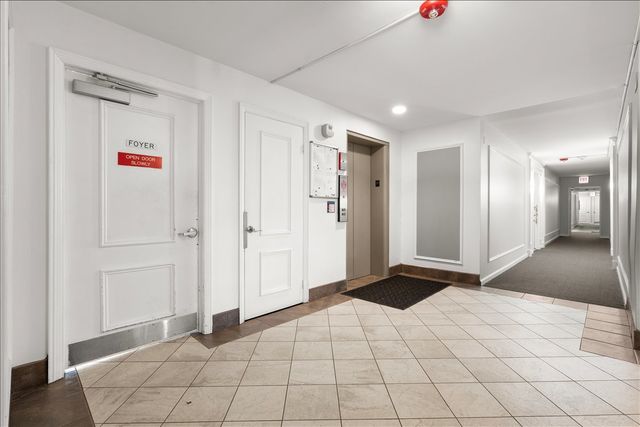 5300 Carriageway Drive 207, Rolling Meadows, IL 60008