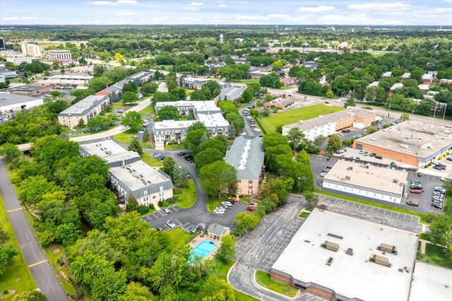 5300 Carriageway Drive 207, Rolling Meadows, IL 60008