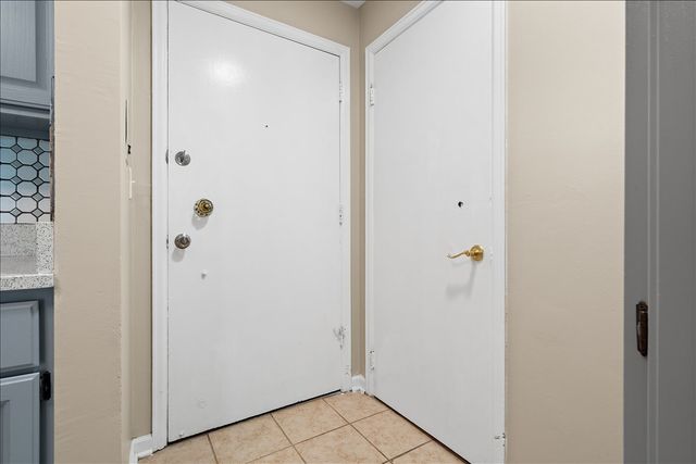 5300 Carriageway Drive 207, Rolling Meadows, IL 60008