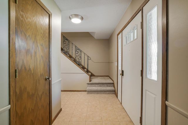 8359 Amsden Ridge Drive, Bloomington, MN 55438