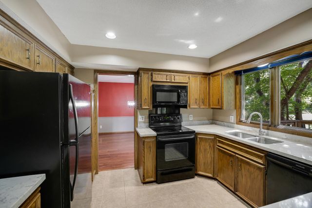 8359 Amsden Ridge Drive, Bloomington, MN 55438