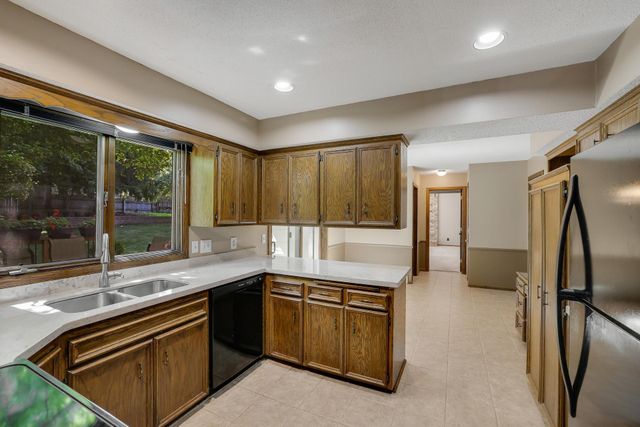 8359 Amsden Ridge Drive, Bloomington, MN 55438