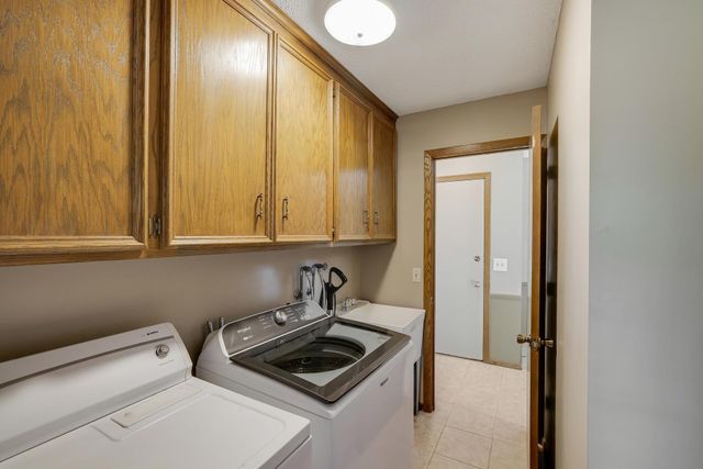 8359 Amsden Ridge Drive, Bloomington, MN 55438