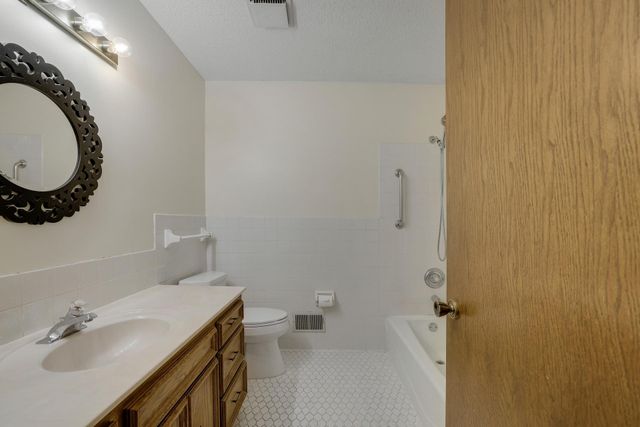 8359 Amsden Ridge Drive, Bloomington, MN 55438