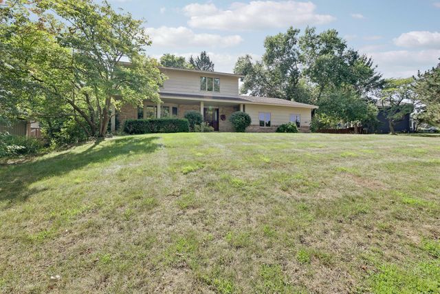 8359 Amsden Ridge Drive, Bloomington, MN 55438