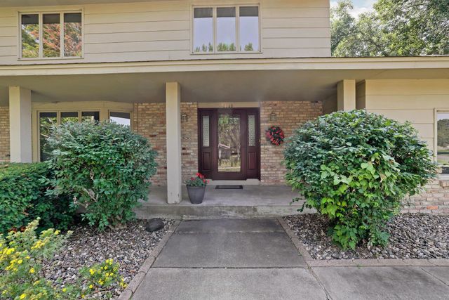 8359 Amsden Ridge Drive, Bloomington, MN 55438