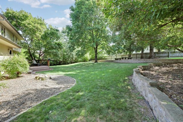 8359 Amsden Ridge Drive, Bloomington, MN 55438