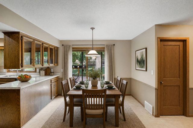 8359 Amsden Ridge Drive, Bloomington, MN 55438