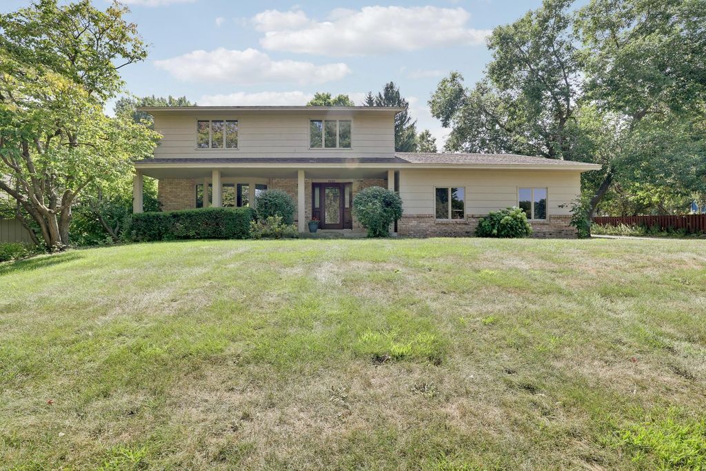 8359 Amsden Ridge Drive, Bloomington, MN 55438