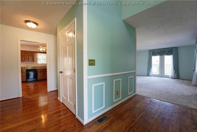 2 Beacon Hill, Charleston, WV 25311