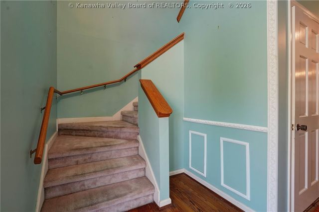 2 Beacon Hill, Charleston, WV 25311