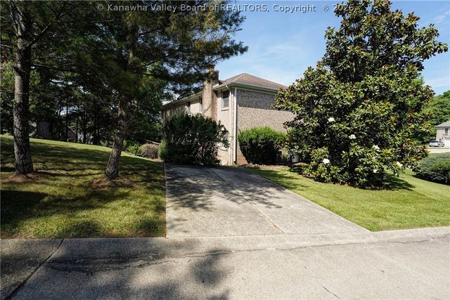 2 Beacon Hill, Charleston, WV 25311