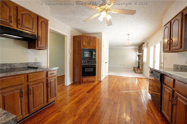 2 Beacon Hill, Charleston, WV 25311