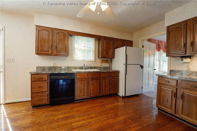 2 Beacon Hill, Charleston, WV 25311