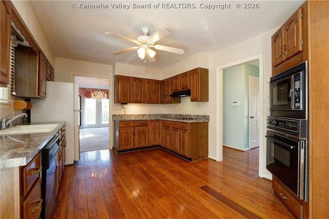 2 Beacon Hill, Charleston, WV 25311