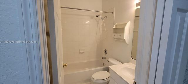 5640 NW 115th Court 211, Doral, FL 33178