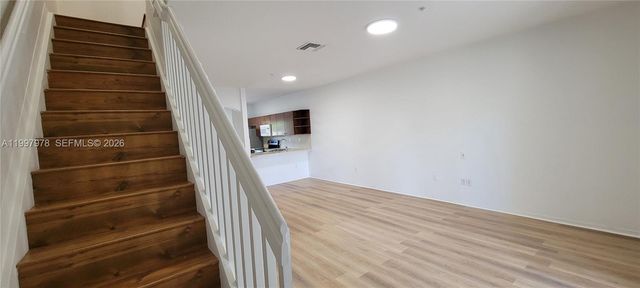 5640 NW 115th Court 211, Doral, FL 33178