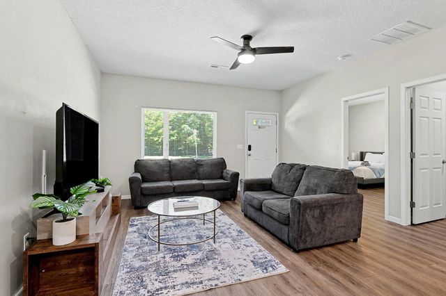 4520 E Gilbert St, Wichita, KS 67218