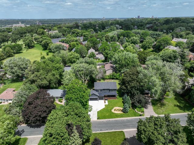 625 Ivy Falls Avenue, Mendota Heights, MN 55118