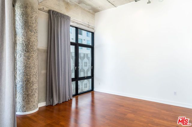 330 W 11th Street 406, Los Angeles, CA 90015